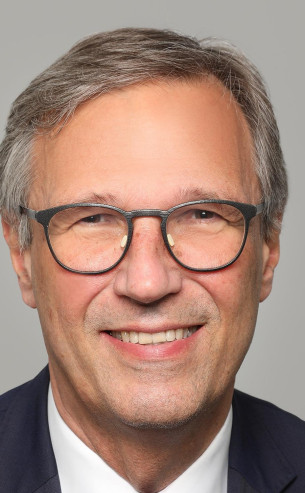 Dr. Stefan Mair