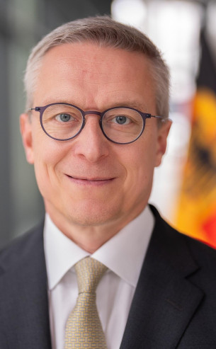 Dr. Karsten Wildberger