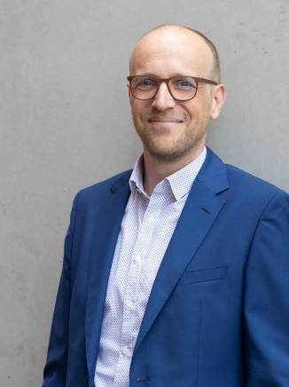 Dr. Julian Bahrs